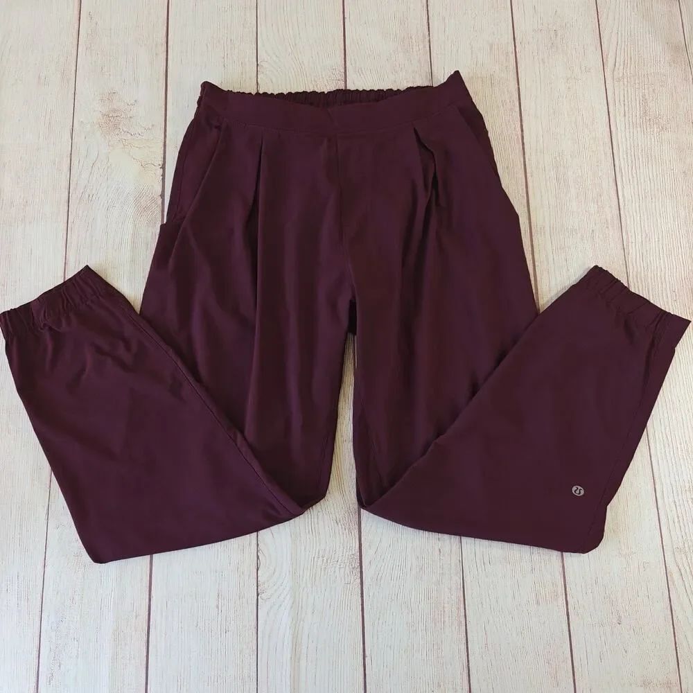 Lululemon pleated front maroon high waisted 7/8 jogger pants 10